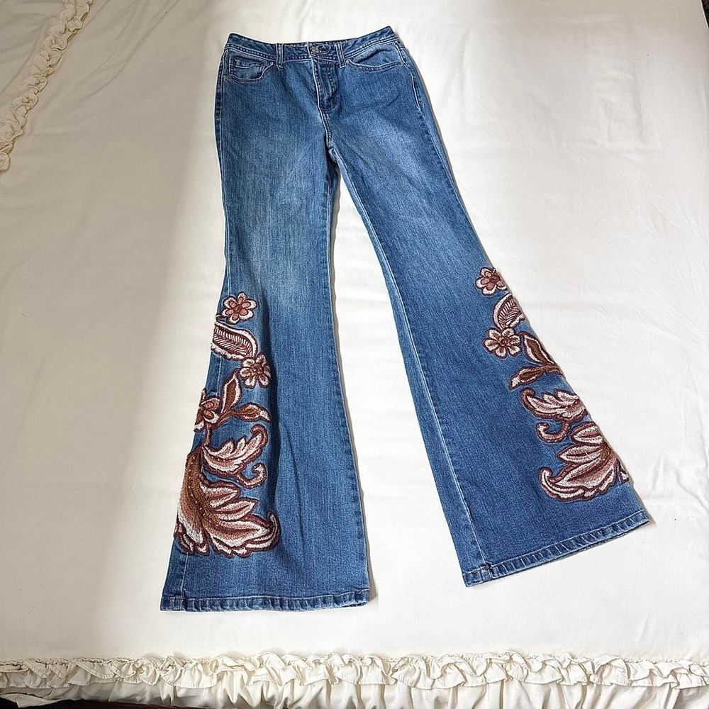 Y2K Forever 21 high waisted flare jeans embroidered boho flare jeans